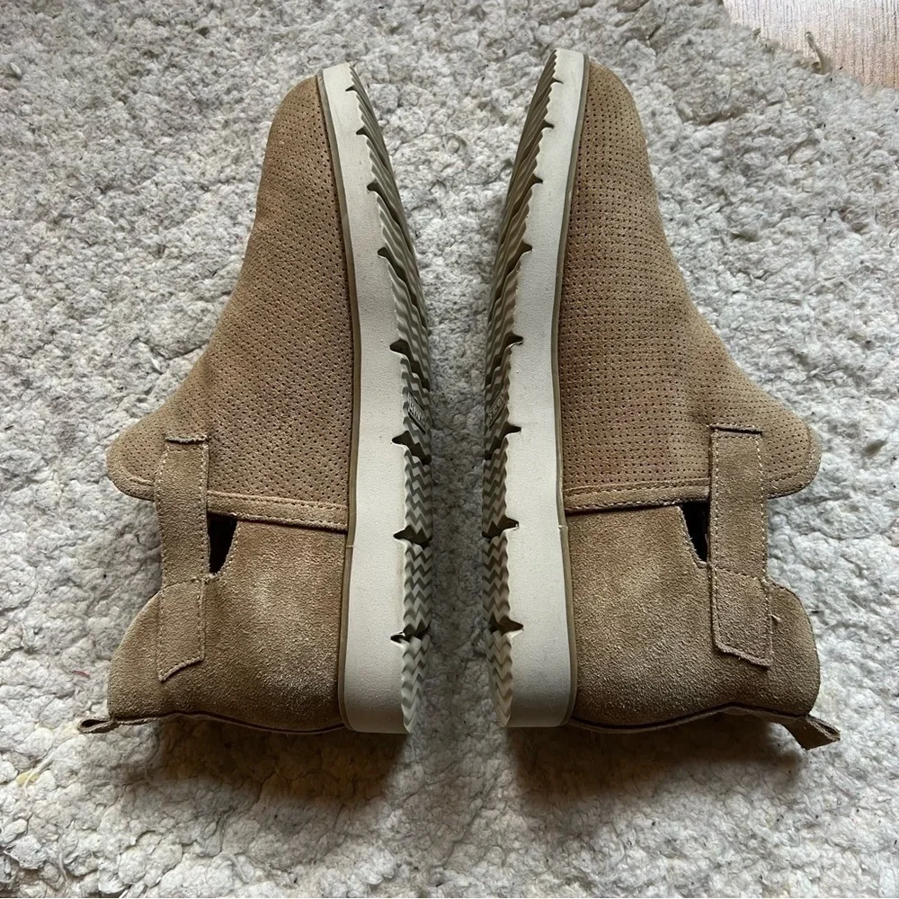 Bearpaw: NeverWet Tan Suede Zoe Slim Wedge Hook and Loop Booties Size 10
